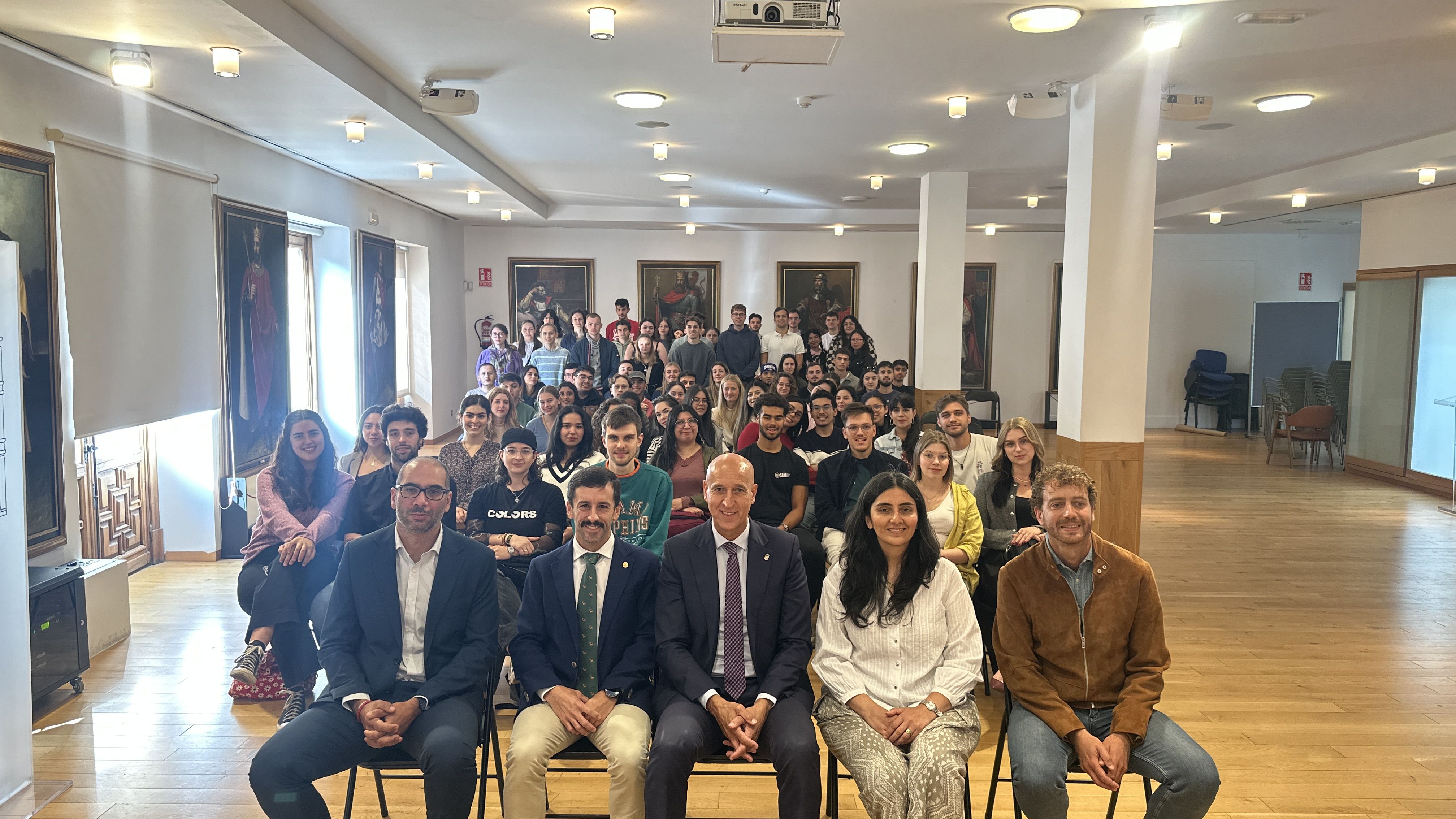 Imagen de la Recepción de los estudiantes internacionales de la ULE del curso 2025-2026. | L.N.C. Imagen de la Recepción de los estudiantes internacionales de la ULE del curso 2025-2026. | L.N.C.