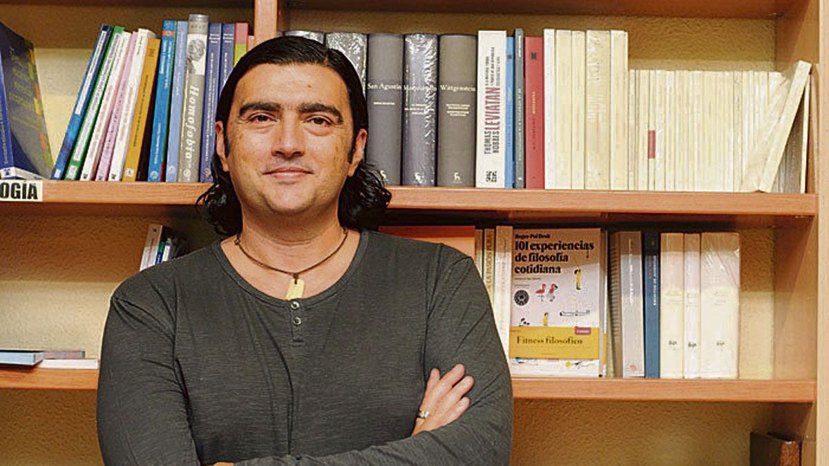 El poeta y escritor Antonio Manilla recibirá el homenaje de la Semana Cultural de Cármenes.