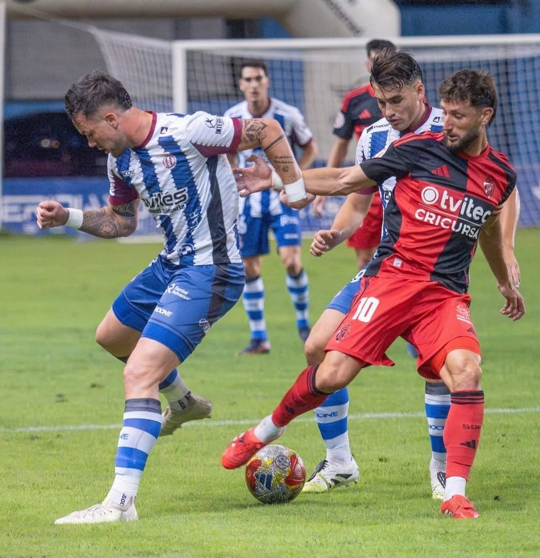 La Deportiva debutará de manera oficial en un Toralín que se espera lleno en plenas fiestas de la Encina. REAL AVILÉS