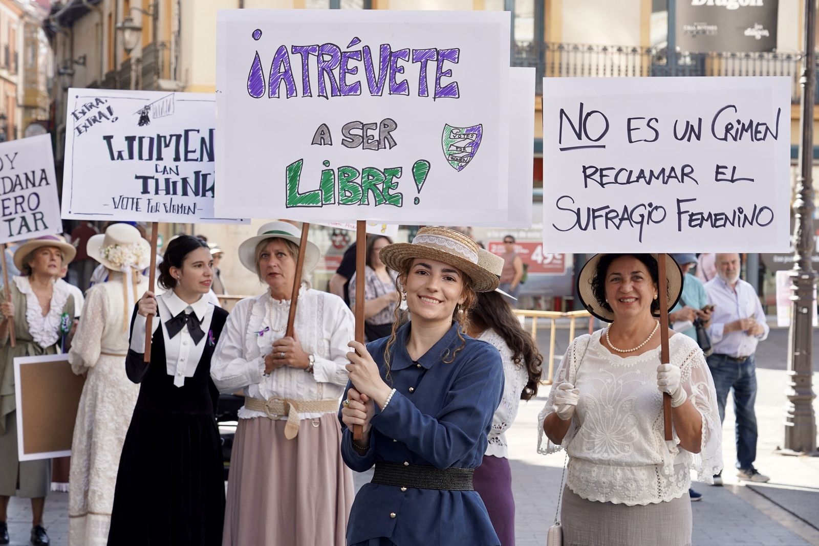 Recreación sufragista en la IV Feria Modernista de León | CAMPILLO ICAL) 