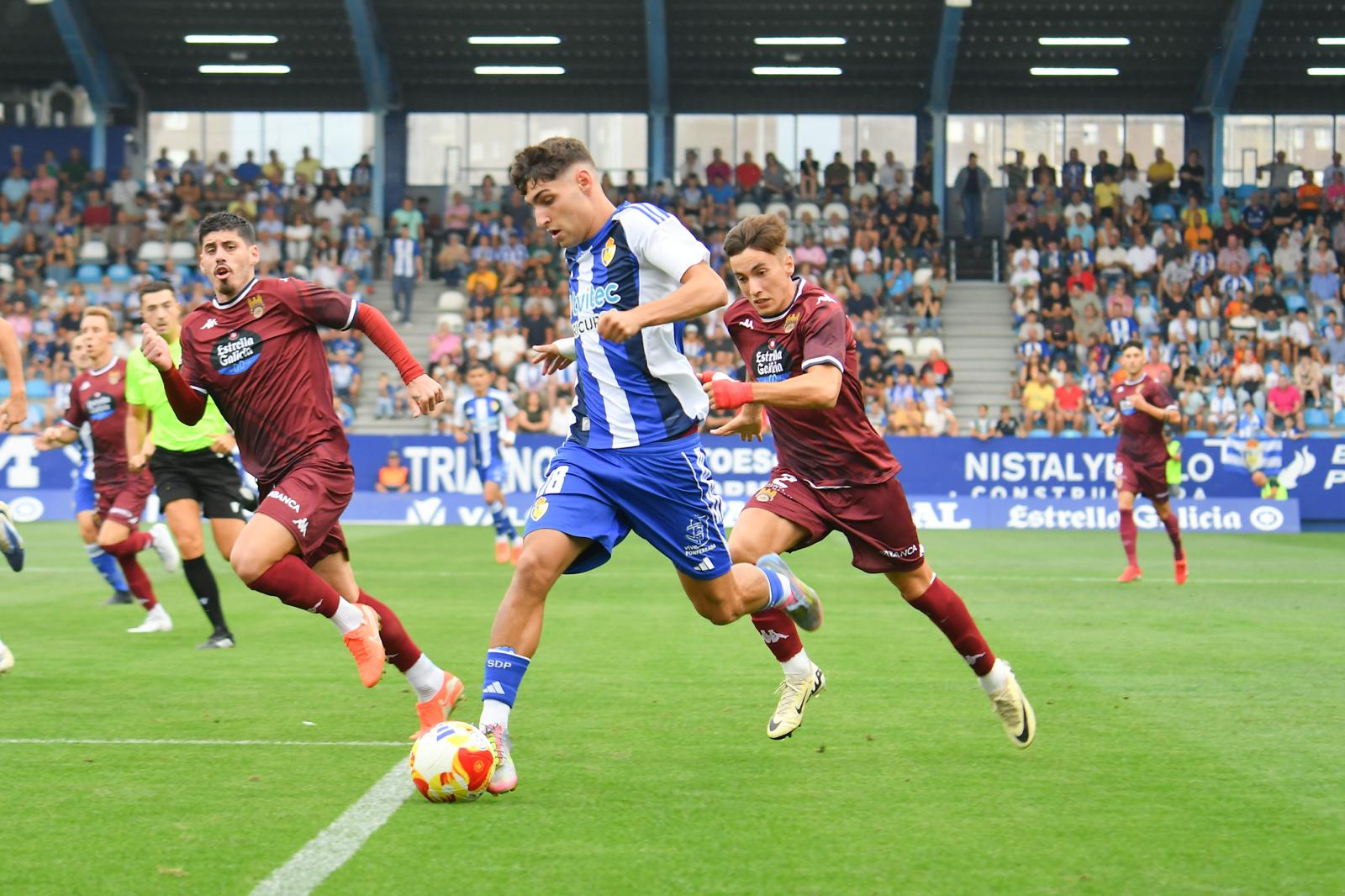 Borja Vázquez fue uno de los jugadores más eléctricos en el inicio del partido.  ENRIQUE RAMÓN