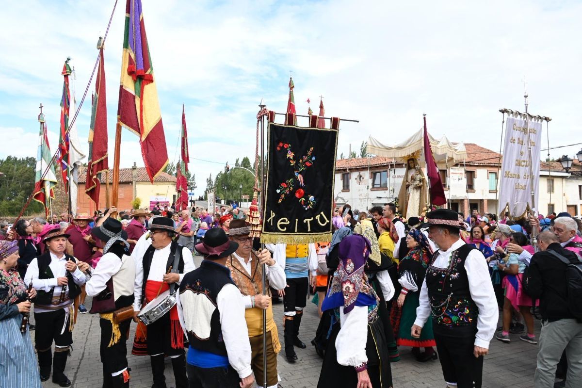 La peregrinación a la Virgen de Gracia, desde León a Mansilla, cumplió su treinta y cuatro edición.  | SAÚL ARÉN