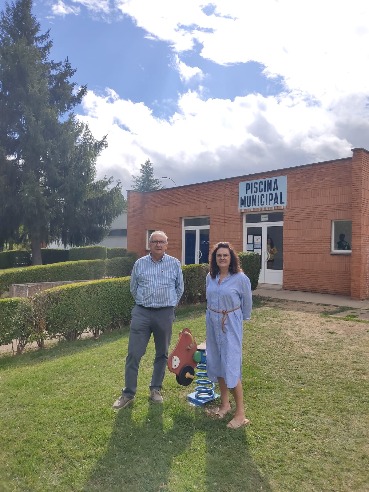 Los concejales de UPL en el Ayuntamiento de La Robla, Felipe Moreira y Susana Martínez.