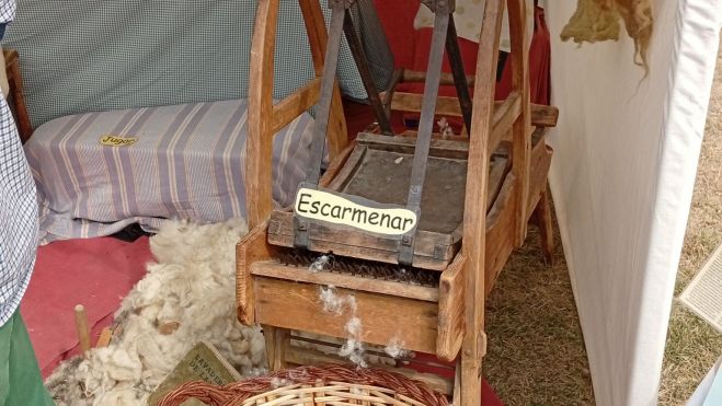 talleres demostrativos de hilado de lana y de tejidos en telar. talleres demostrativos de hilado de lana y de tejidos en telar.