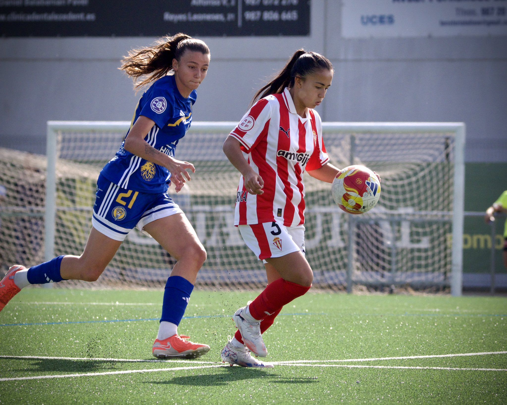 Un lance del partido entre Olímpico y Sporting. | REALSPORTINGFEM