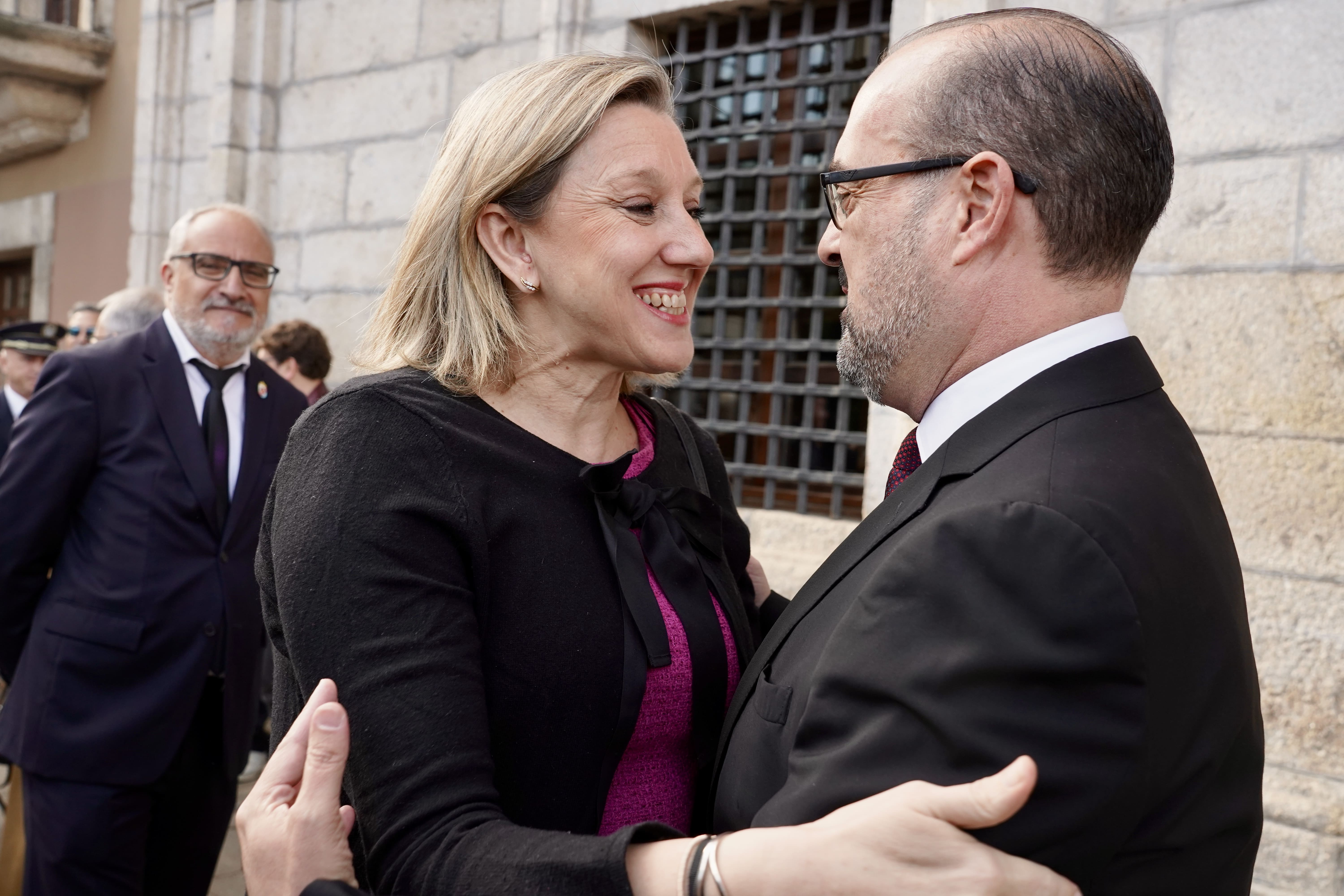 El alcalde de Ponferrada recibe a la vicepresidenta de la Junta de Castilla y León. | CAMPILLO (ICAL)