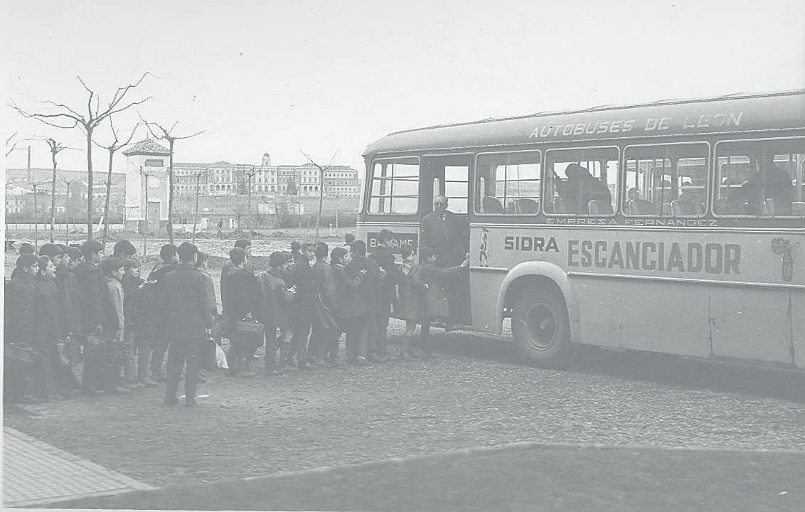 Uno de los históricos autobuses conocidos como "bala de plata", símbolo del transporte urbano y provincial en León durante décadas |L.N.C.