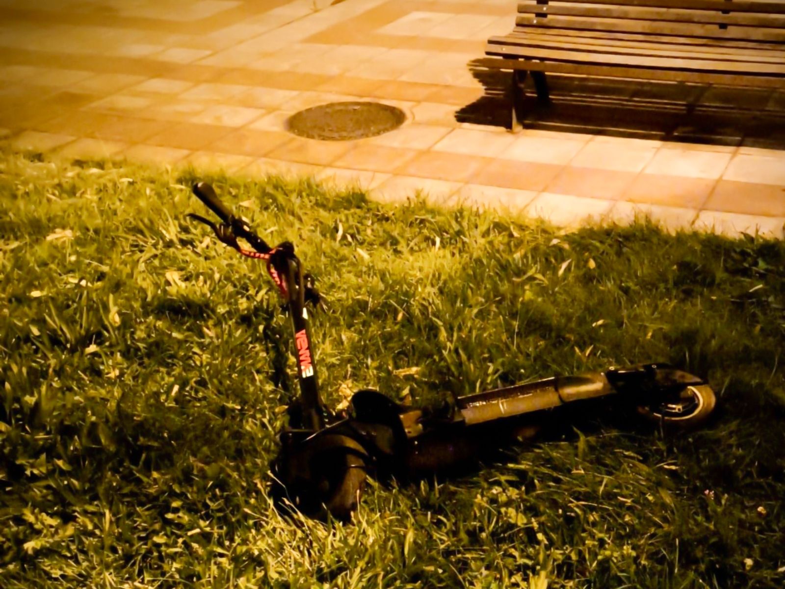 Patinete eléctrico afectado tras la explosión de su batería en el barrio de Pinilla | BOMBEROS DE LEÓN