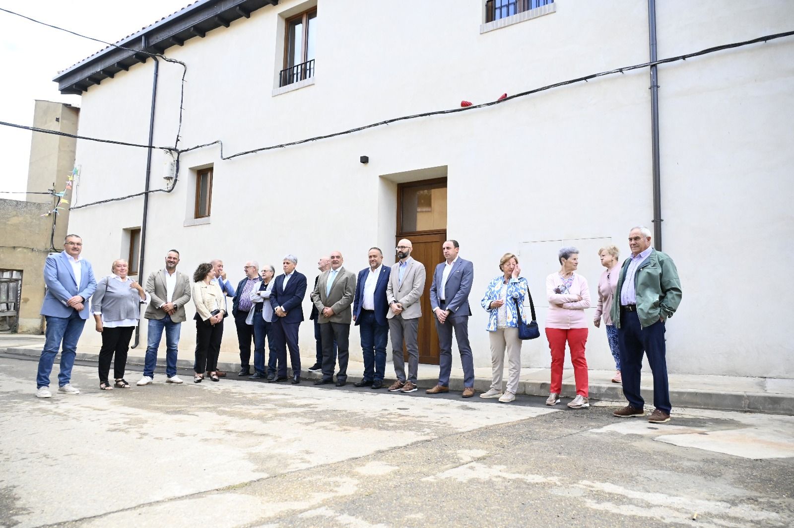 Un instante del acto de inauguración del Centro Cívico Municipal de Valdevimbre. | SAÚL ARÉN Un instante del acto de inauguración del Centro Cívico Municipal de Valdevimbre. | SAÚL ARÉN