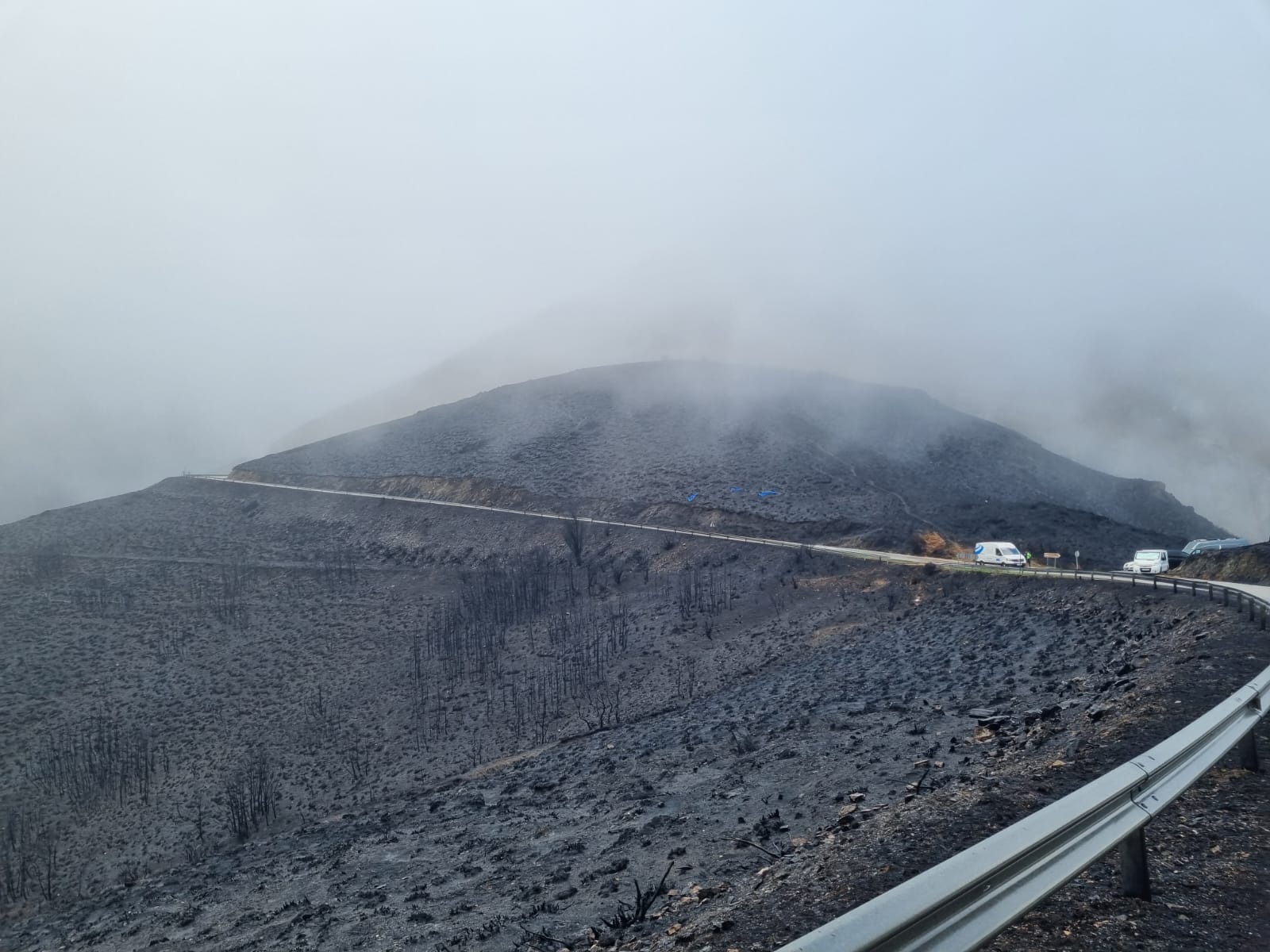 Paisaje calcinado en el final de la etapa. | RAÚL FERNÁNDEZ