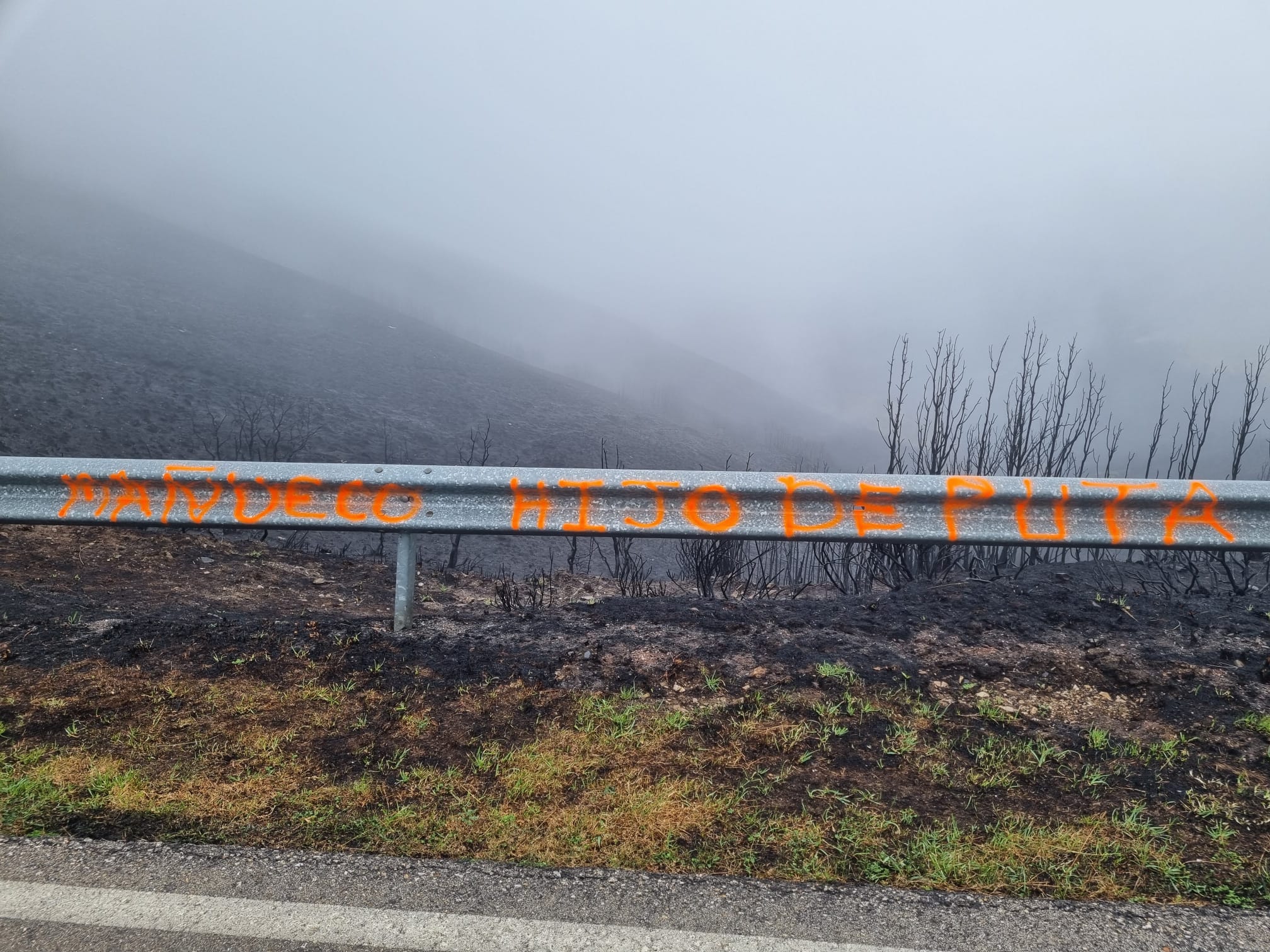 Pintadas en la subida al Morredero. | RAÚL FERNÁNDEZ