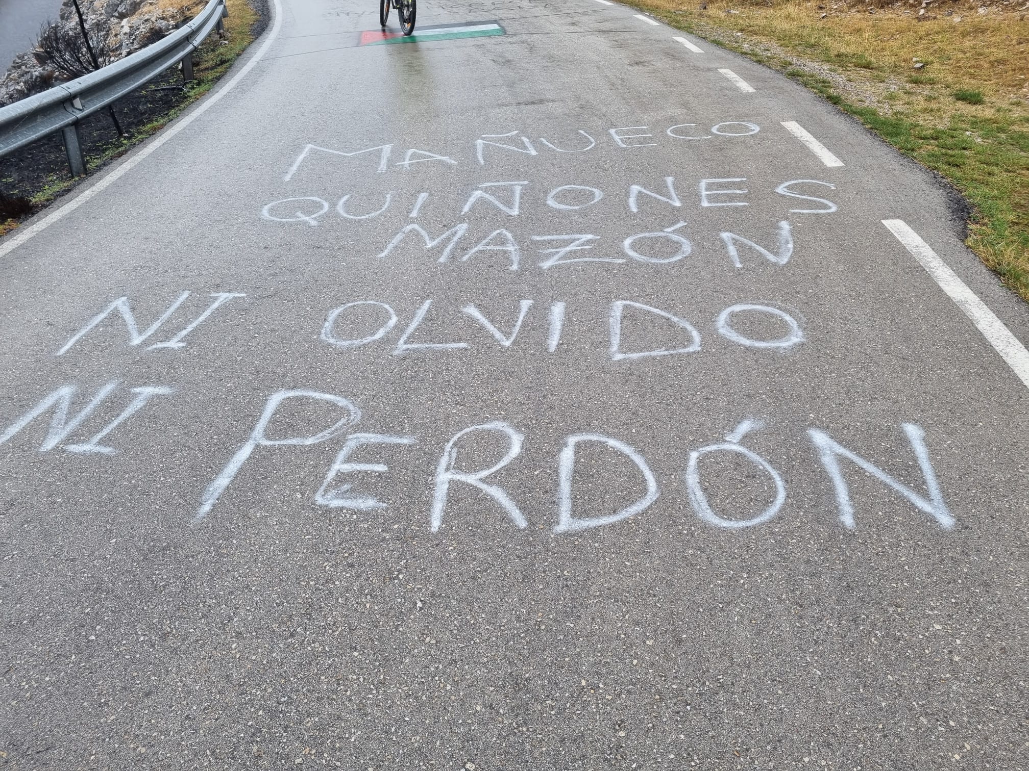 Pintadas en la subida al Morredero. | RAÚL FERNÁNDEZ