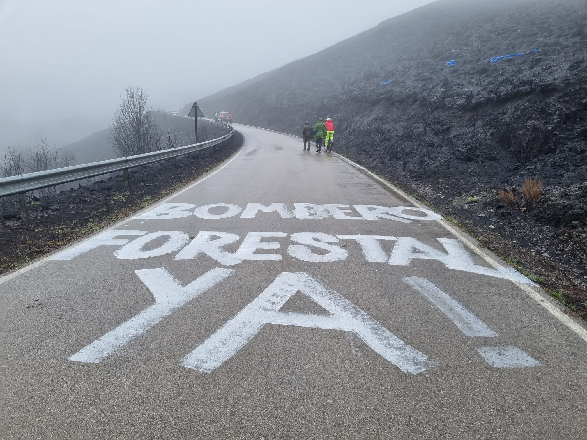 Pintadas en la subida al Morredero. | RAÚL FERNÁNDEZ