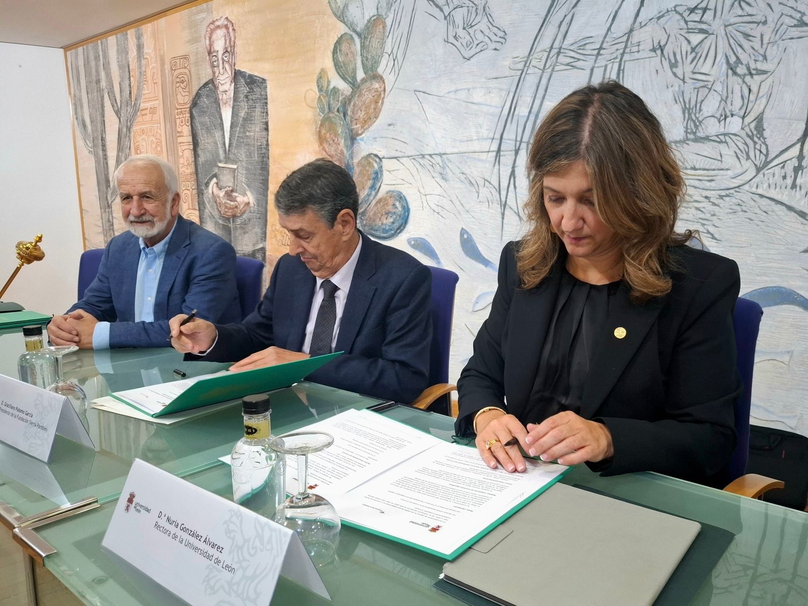 Firma del Convenio de ULE y Fundación Sierra Pambley | L.N.C.