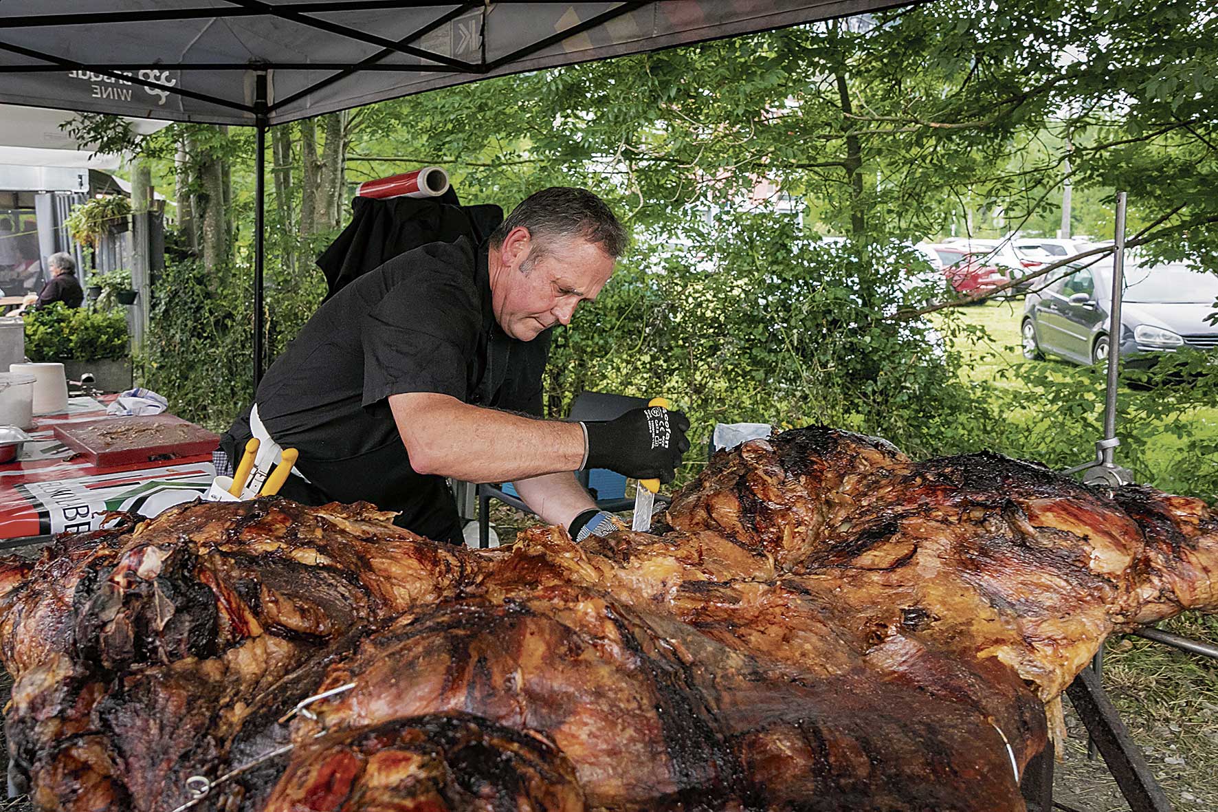 Ternera a la estada, elaborada durante toda la noche, despacio, por un maestro asador. | L.N.C.
