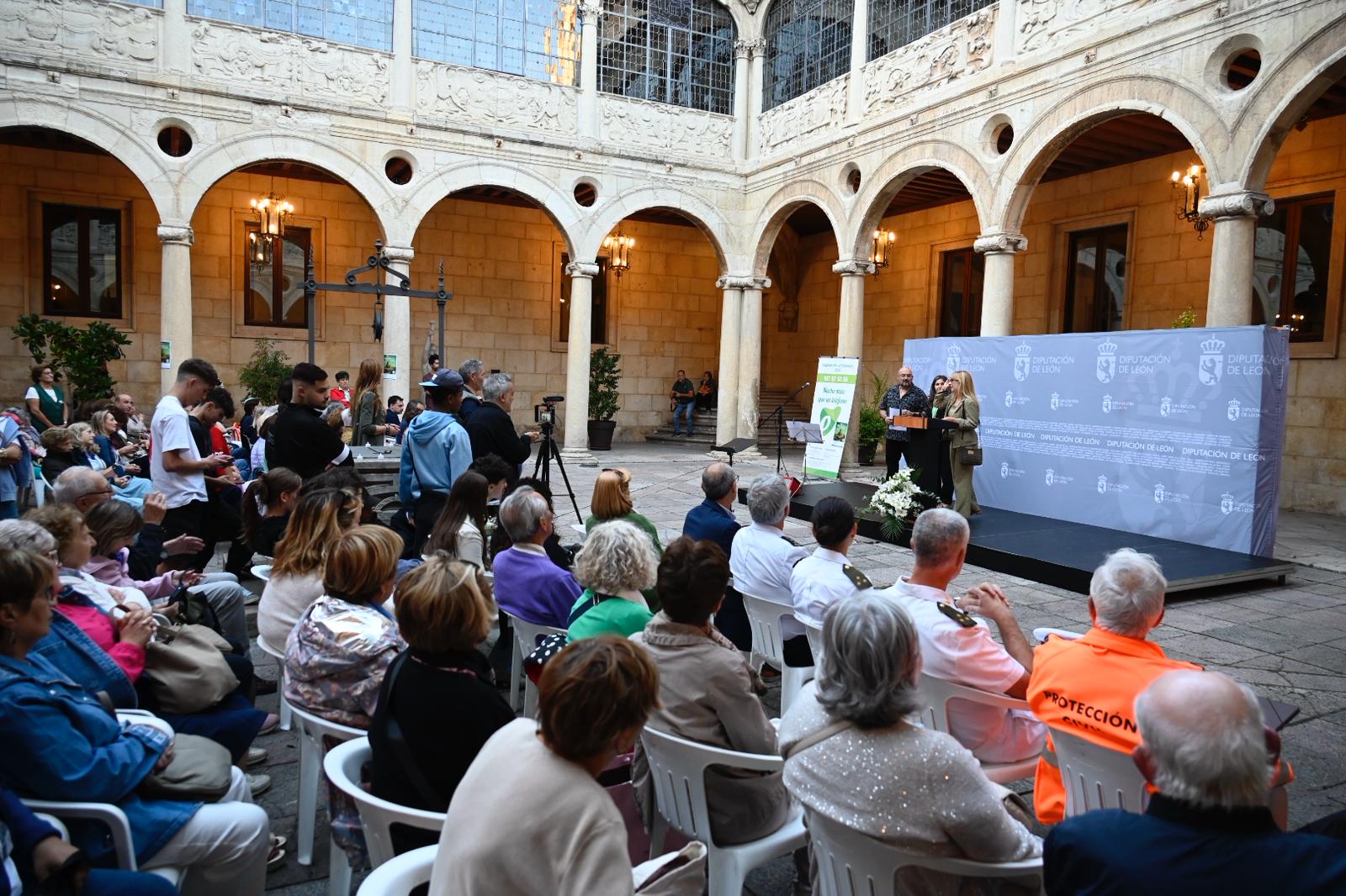 Un instante del acto celebrado este miércoles en el claustro de la Diputación | SAÚL ARÉN