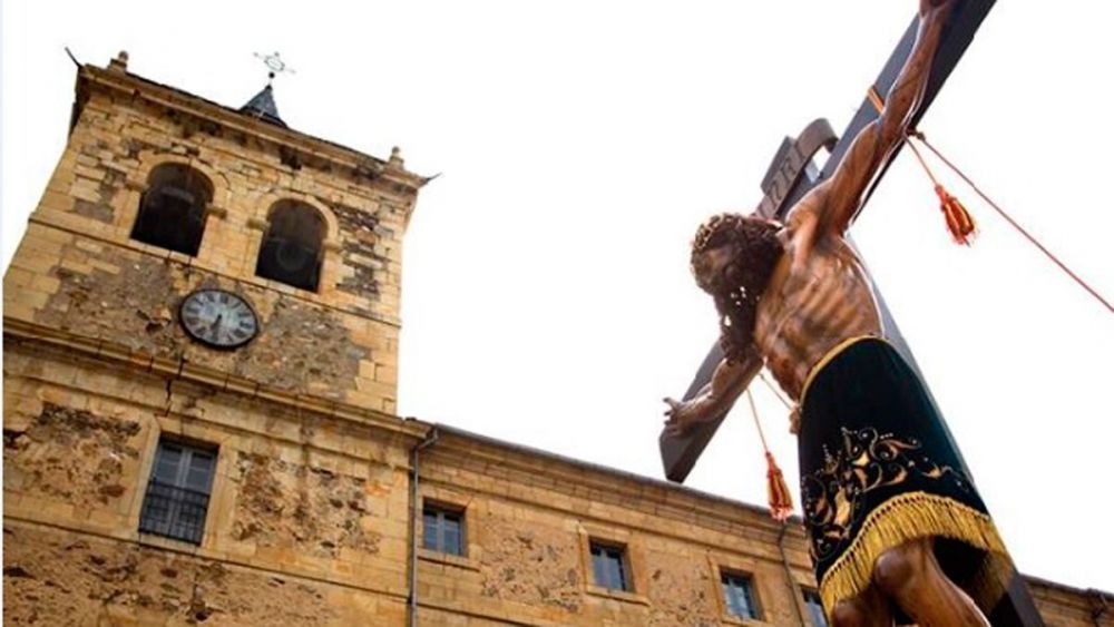 El Cristo de la Esperanza en procesión.