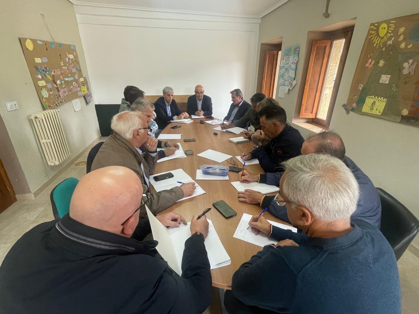 Reunión en Boca de Huérgano con los alcaldes de las localidades afectadas por los incendios | L.N.C.