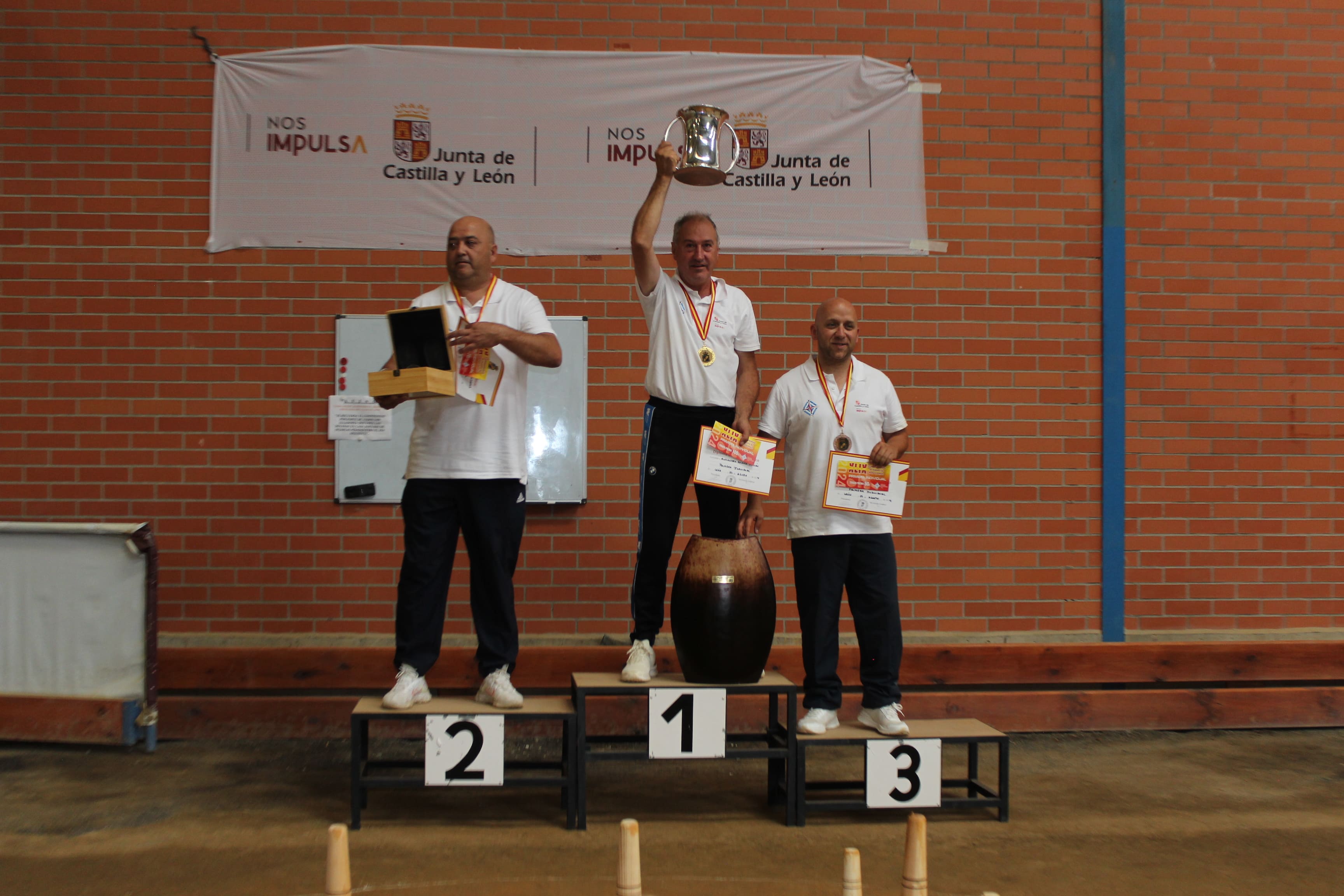 Los tres primeros clasificados en la categoría individual Jandry, Luis y Pepín. ALFREDO HURTADO