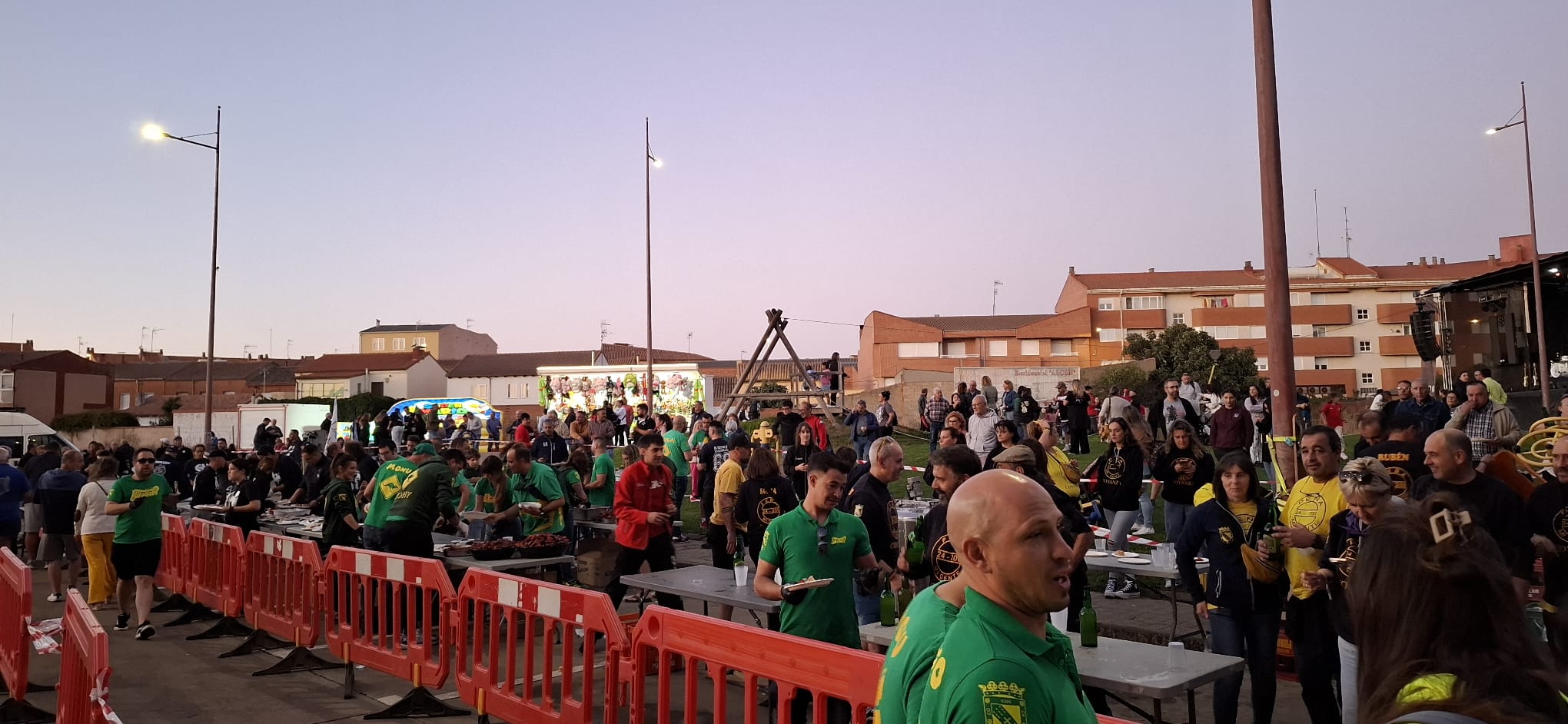 Celebración este pasado miércoles de la chorizada, pimentada y espicha de sidra organizada por varias peñas. | L.N.C.