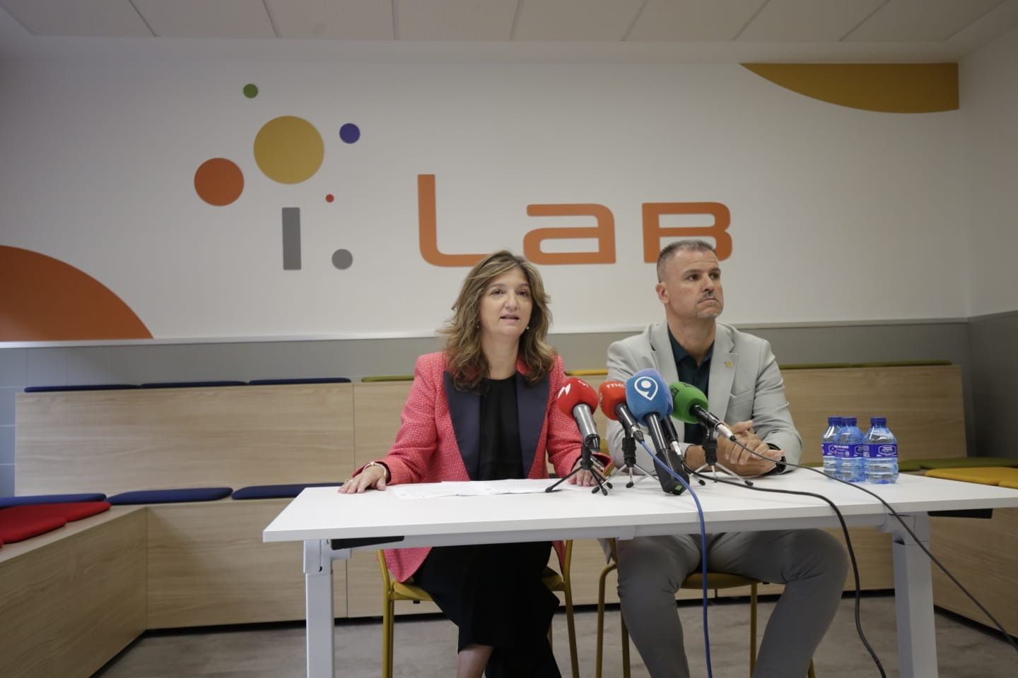 Nuria González y Julio Abad presentaron el nuevo curso. | FERNANDO OTERO