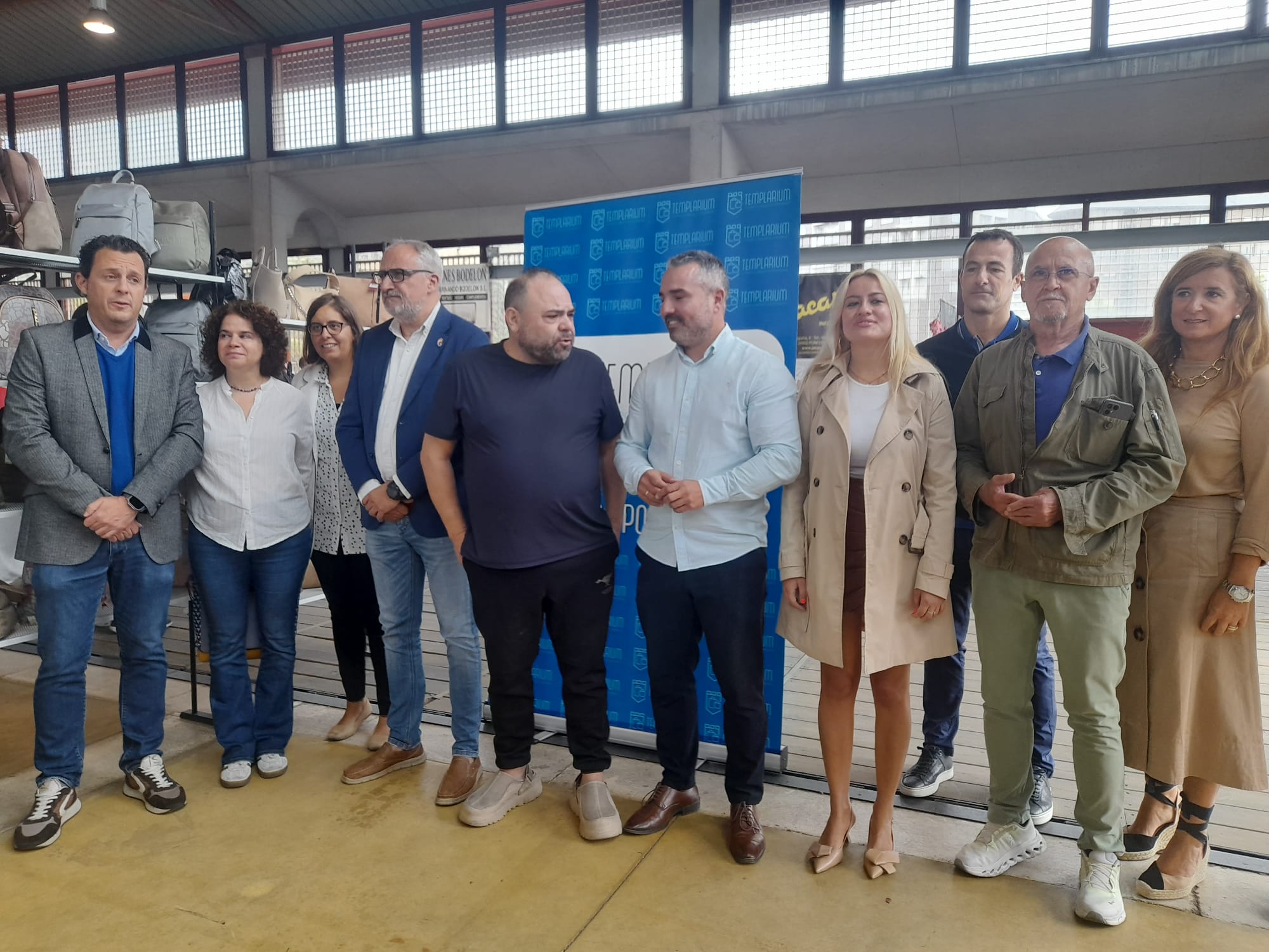 El concejal de Comercio abriendo las última Feria de las Rebajas de Templarium. | MAR IGLESIAS