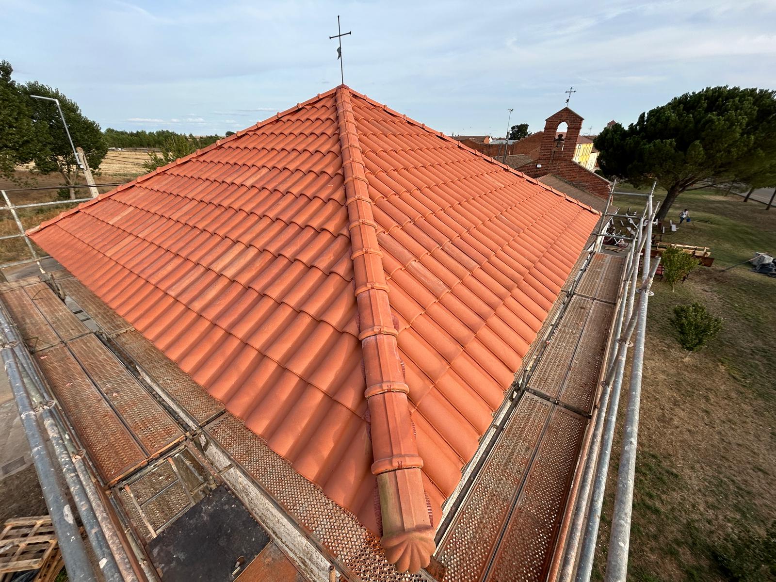 Aspecto actual que presenta la ermita con su tejado totalmente renovado. | L.N.C.
