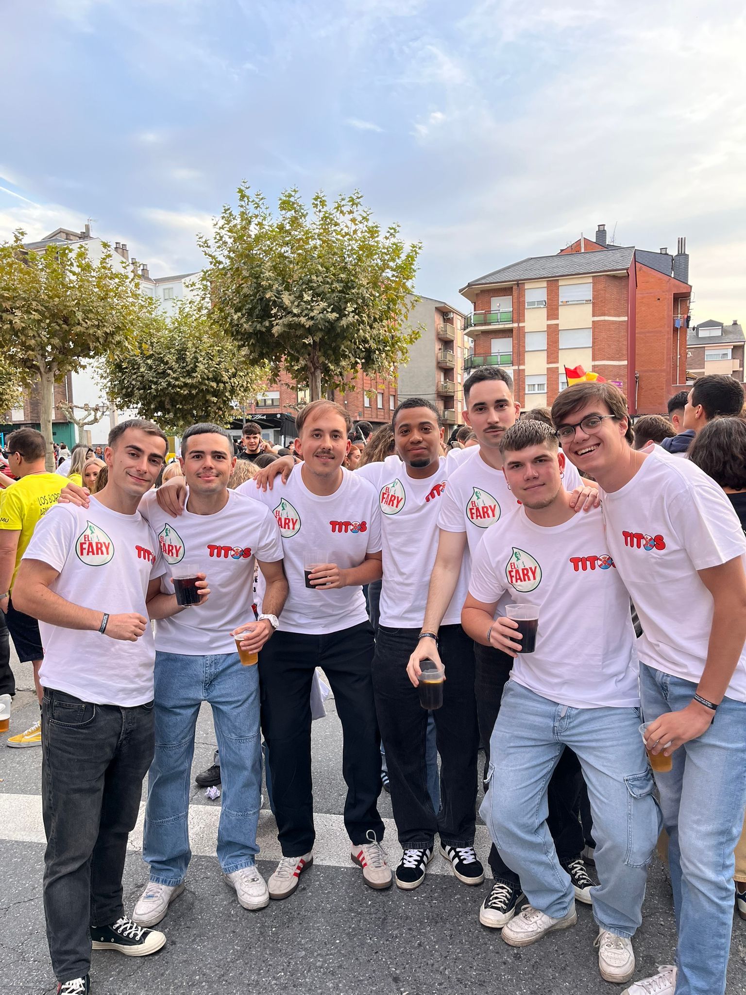 Una de las peñas que no se perdieron la concentración en Bembibre. | L.N.C. Una de las peñas que no se perdieron la concentración en Bembibre. | L.N.C.