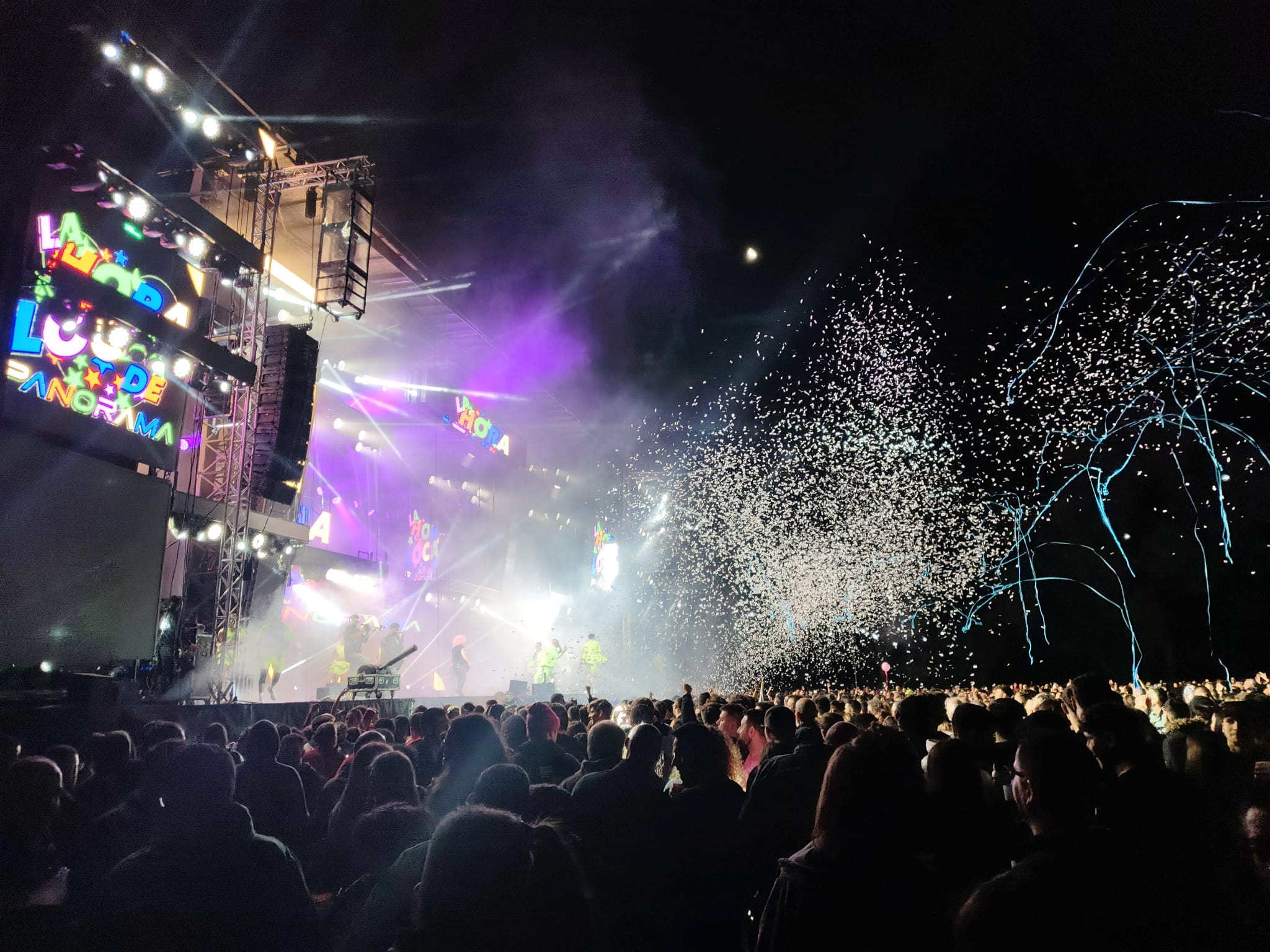 Un instante de la multitudinaria actuación de la Orquesta Panorama en Valencia de Don Juan. | L.N.C.