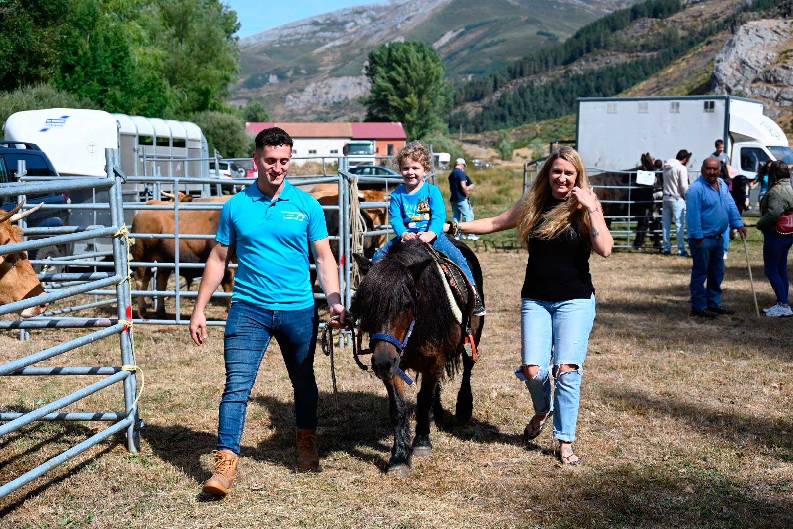 La pasión equina conquista Valdelugueros con su Feria Ganadera. | SAÚL ARÉN