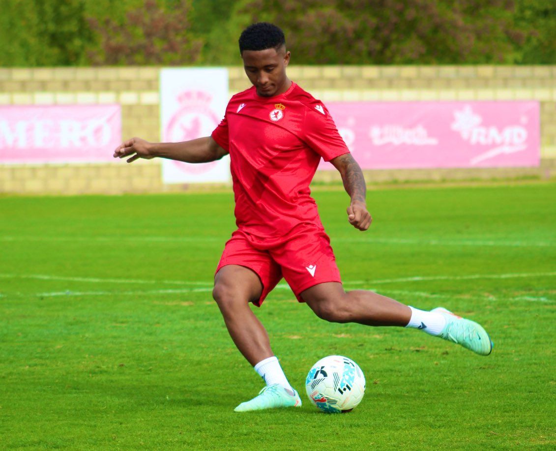 Lucas Ribeiro, durante su primer entrenamiento con la Cultural. | CYD