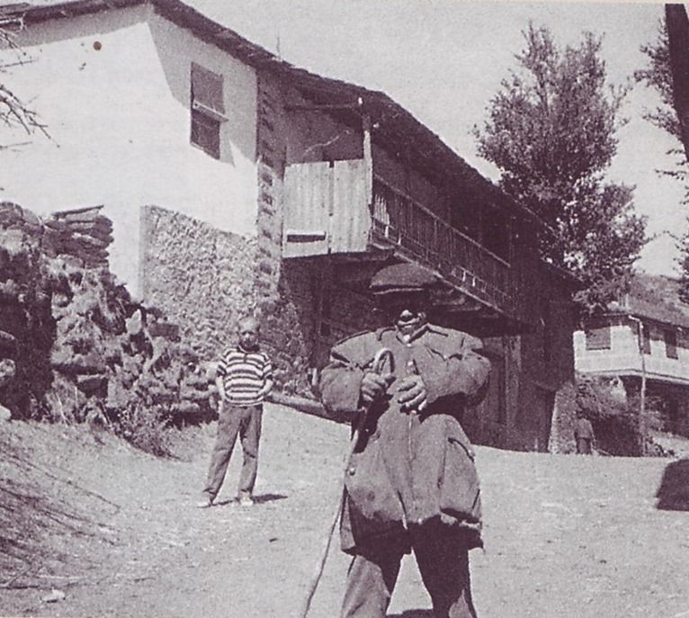La figura de Colás hace años que desapareció de los pueblos de Cabrera, pero su recuerdo permanece muy vivo en las conversaciones. | UBALDINO CABRERA La figura de Colás hace años que desapareció de los pueblos de Cabrera, pero su recuerdo permanece muy vivo en las conversaciones. | UBALDINO CABRERA