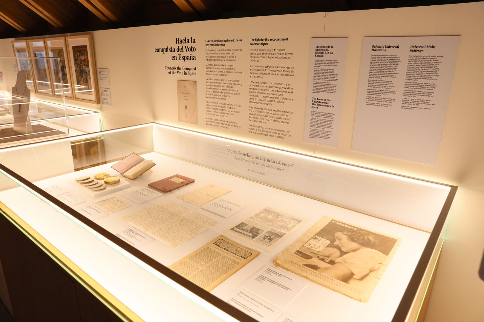  Casa Botines ofrece este lunes una visita a la exposición ‘La conquista del voto’. | ICAL