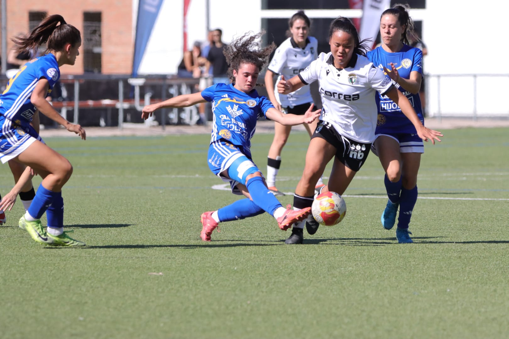 Un lance del choque entre el Burgos y el Olímpico. | AROA CAÑO