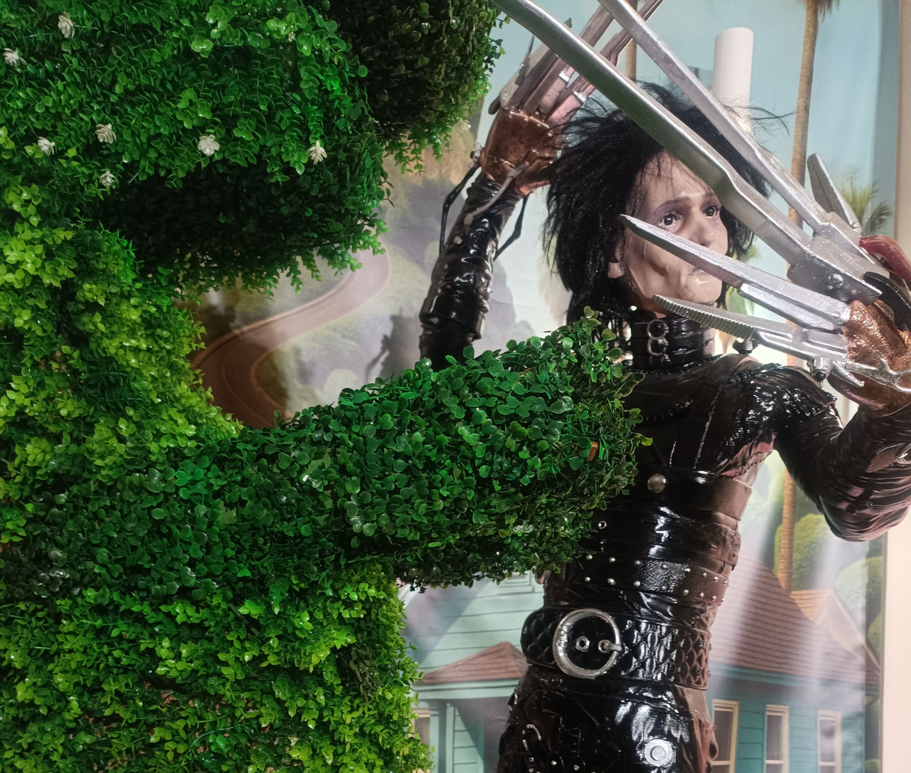 Eduardo Manos tijeras en la exposición actual del Munic. 