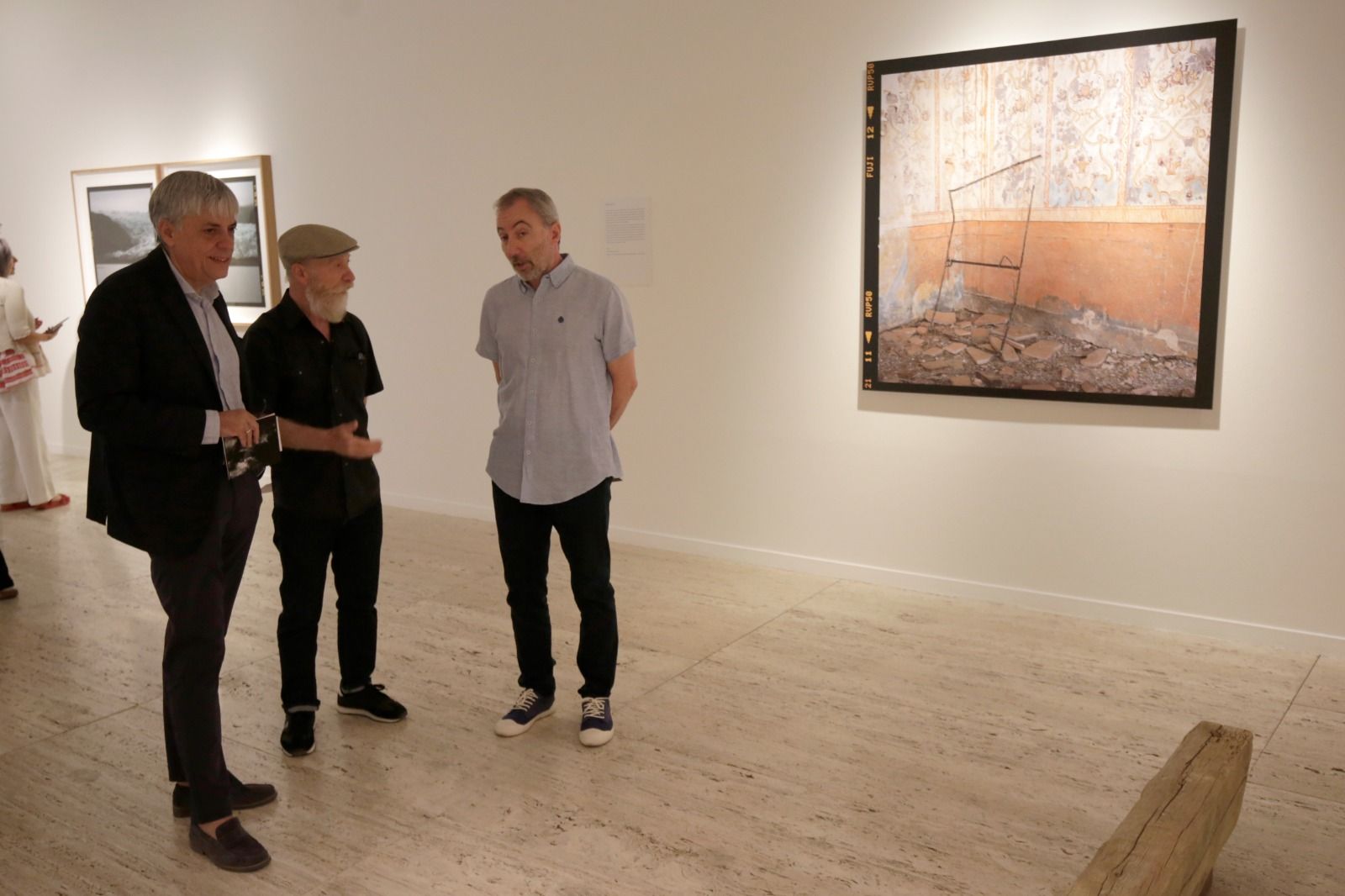 Eduardo Diego, José María Álvarez y Luis Grau Lobo durante la inauguración de 'Sendas y veredas' en el Museo de León. | FERNANDO OTERO Eduardo Diego, José María Álvarez y Luis Grau Lobo durante la inauguración de 'Sendas y veredas' en el Museo de León. | FERNANDO OTERO