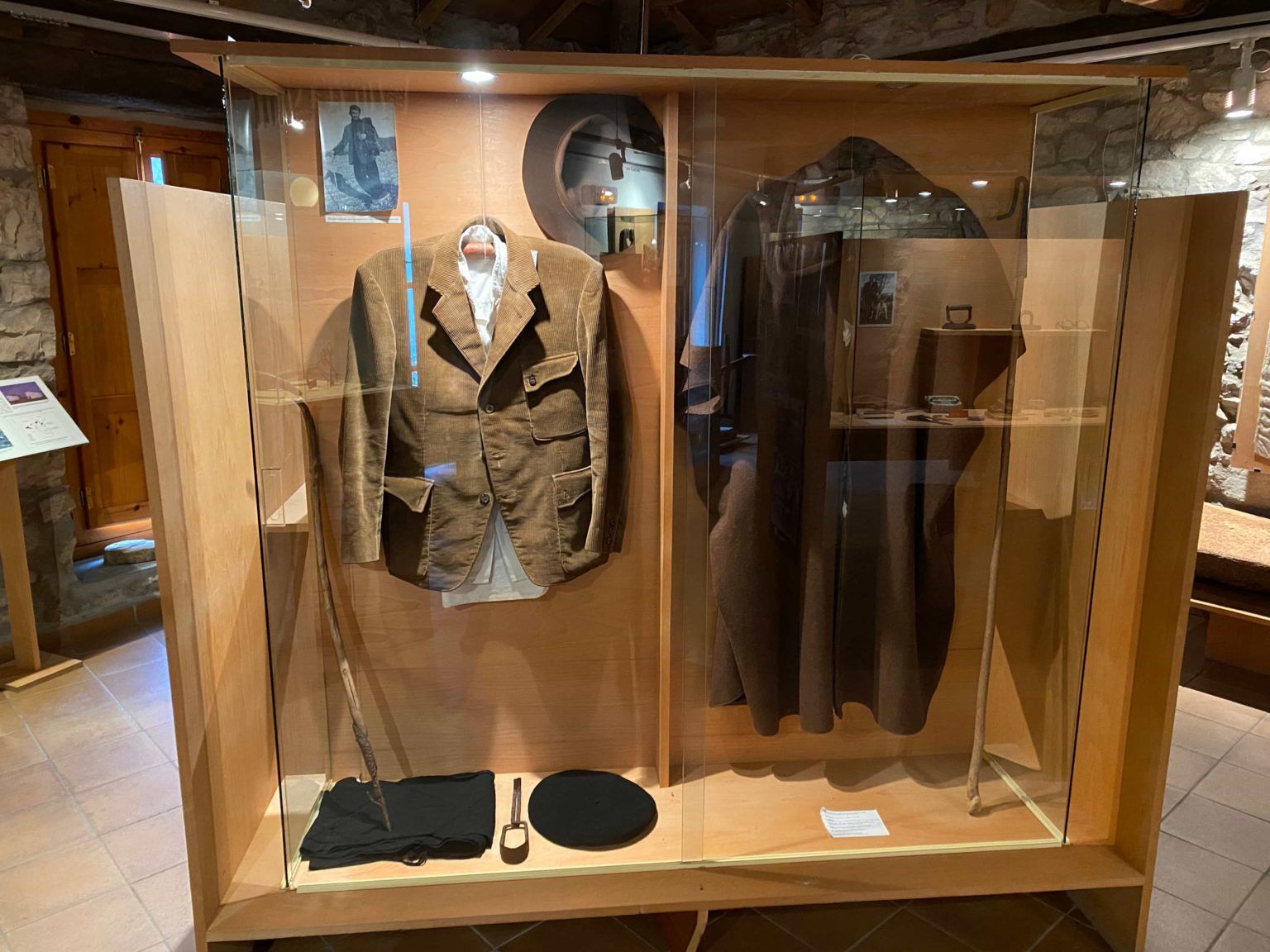 Indumentaria en el Museo del Pastor de Barrios de Luna.