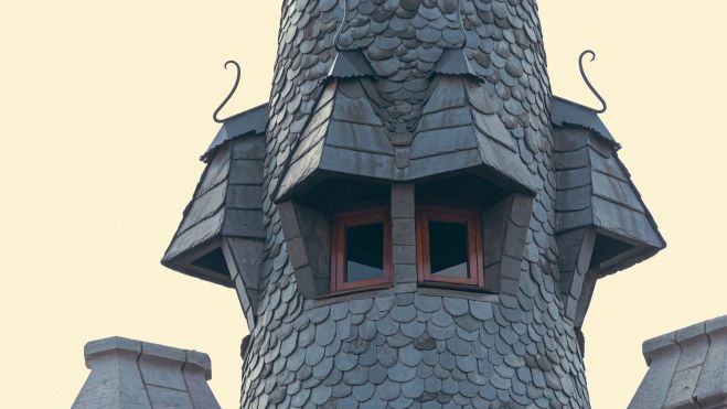 La magia del universal arquitecto se revela en cada rincón y en su diseño inspirado en la figura de un dragón. La magia del universal arquitecto se revela en cada rincón y en su diseño inspirado en la figura de un dragón.