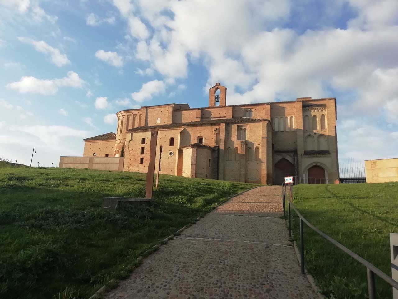 Vista de la Iglesia de la Peregrina, en Sahagún. | FERMÍN