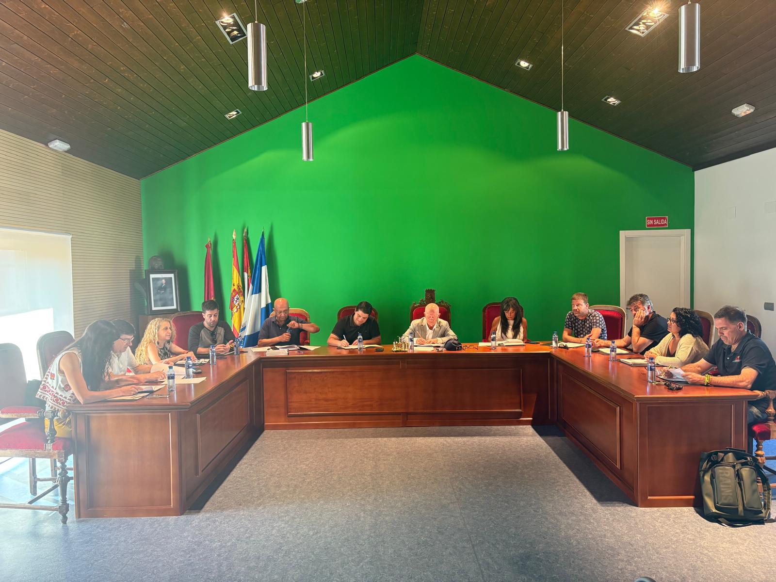 Un momento del pleno ordinario celebrado este jueves en La Pola de Gordón. Un momento del pleno ordinario celebrado este jueves en La Pola de Gordón.