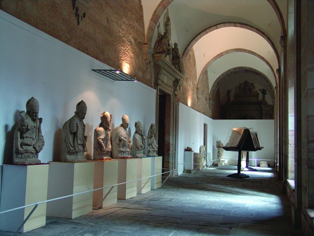 El Museo Catedralicio atesora una gran cantidad de esculturas y patrimonio en su interior. L.N.C. El Museo Catedralicio atesora una gran cantidad de esculturas y patrimonio en su interior. L.N.C.