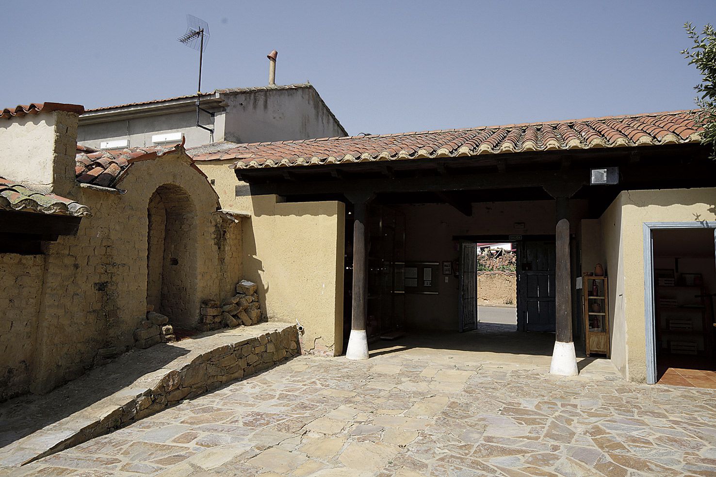 Vista del patio del Alfar Museo de Jiménez de Jamuz. | FERNANDO OTERO