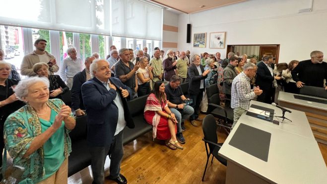 Autoridades y amigos abarrotaron el salón de plenos. D.R. Autoridades y amigos abarrotaron el salón de plenos. D.R.