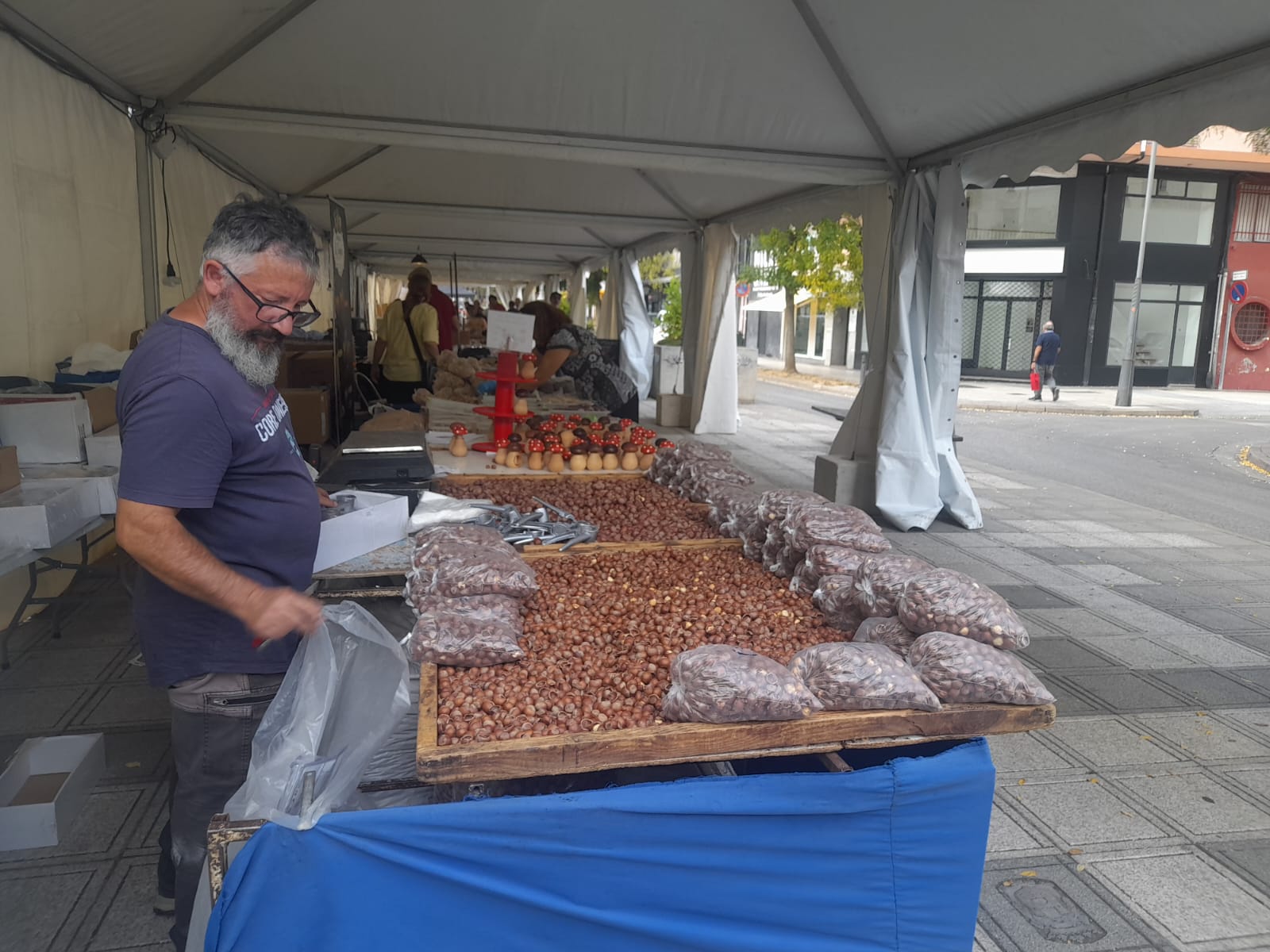 Apertura del Mercado de Verano en Ponferrada. | MAR IGLESIAS