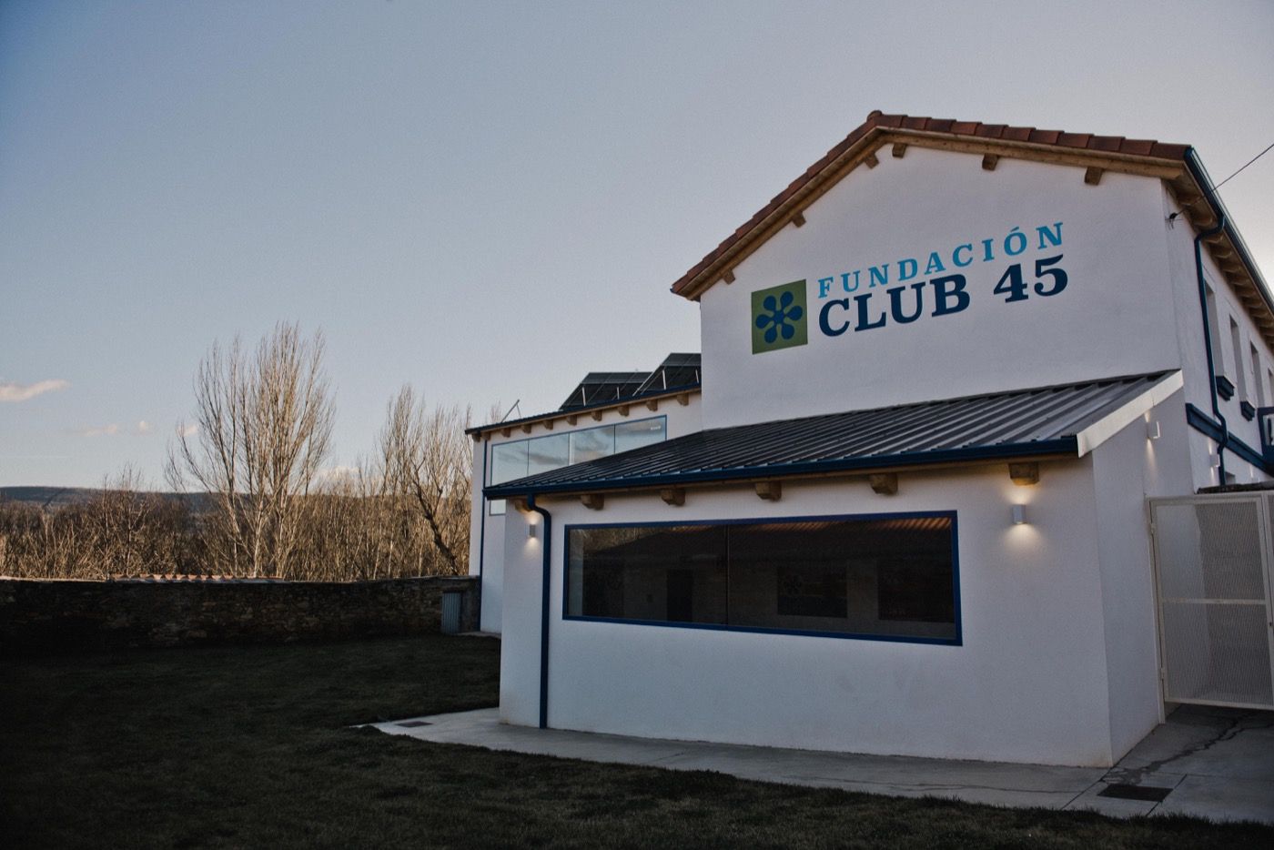 El exterior del enclave de Santa Colomba de Somoza. | FUNDACIÓN CLUB 45