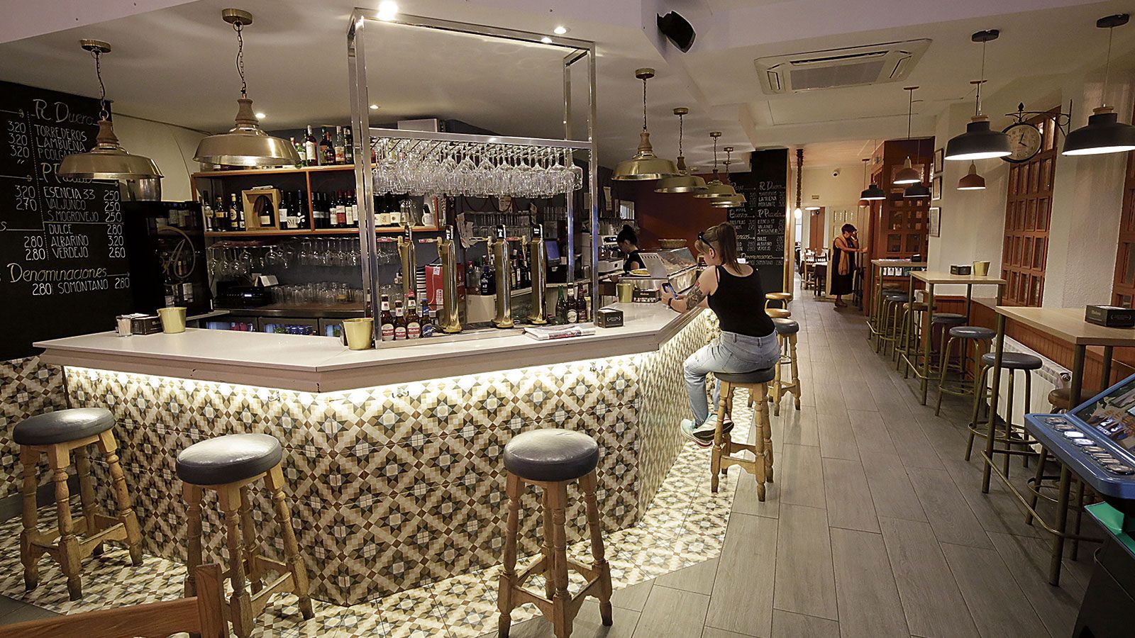 El interior del establecimiento ubicado en la calle Mariano Domínguez Berrueta. FERNANDO OTERO