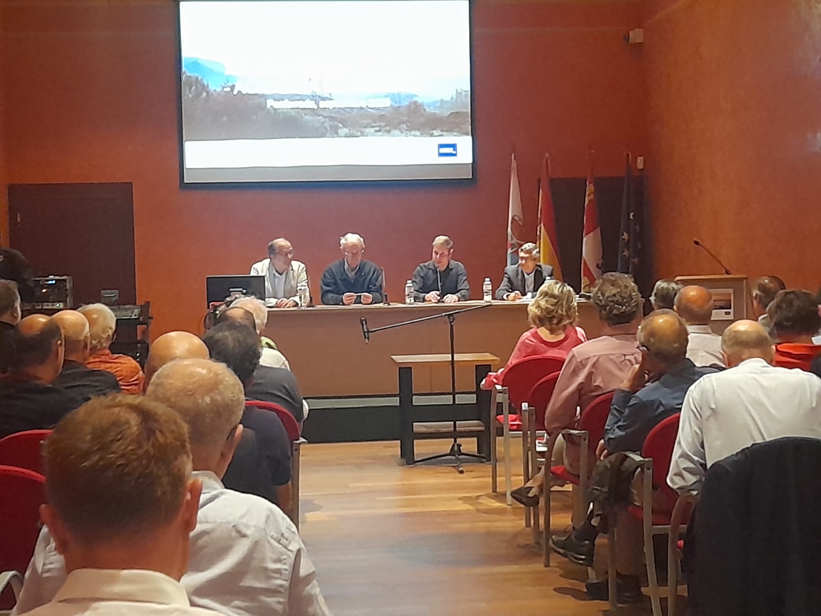 XIV Encuentro Científico de la Academia del Partal, celebrado en Ponferrada. | MAR IGLESIAS