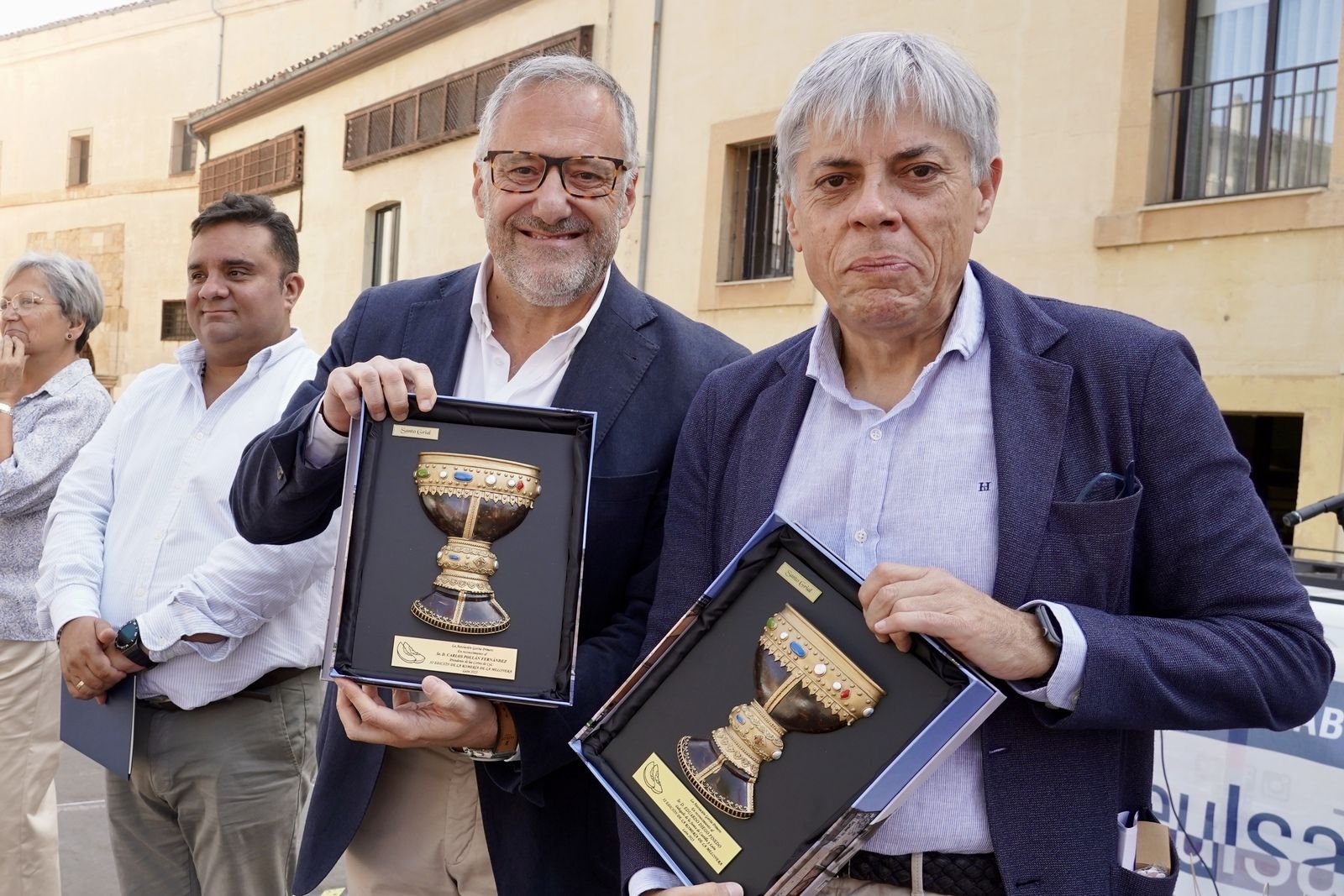 Vecinos y visitantes disfrutan de la romería de La Melonera en la Plaza del Grano.