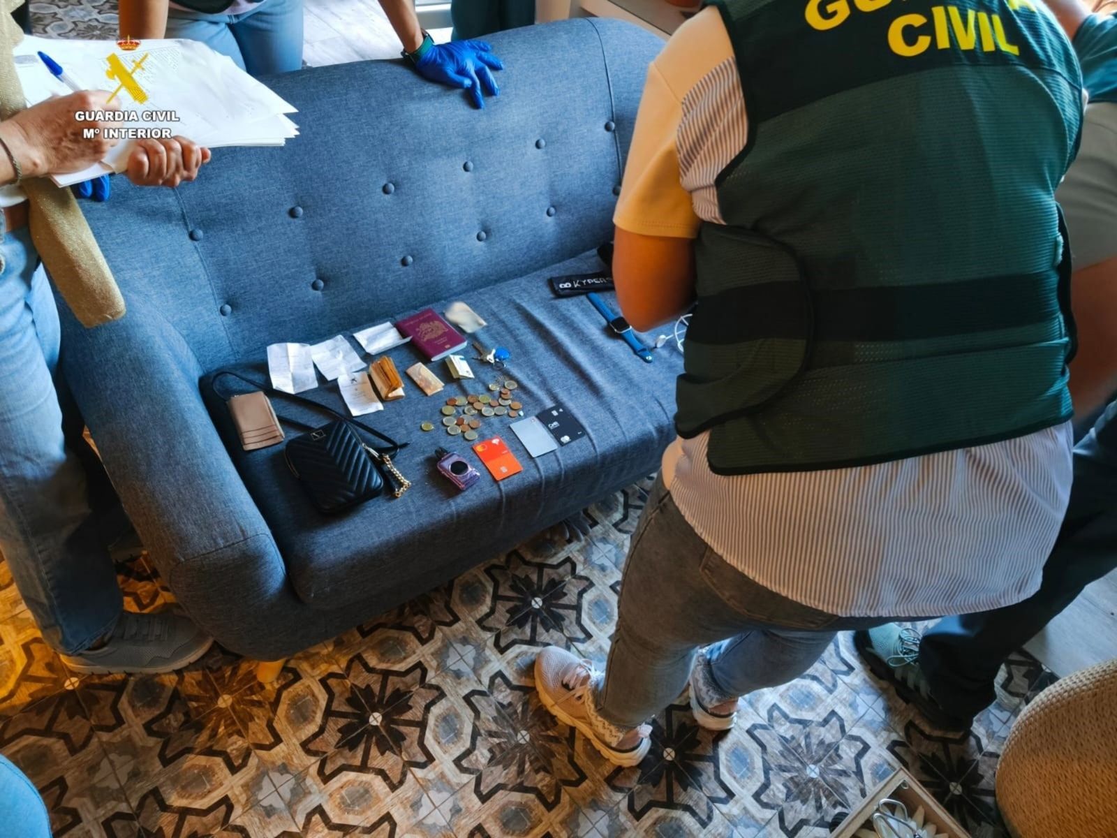 Imagen de parte del material recuperado por los agentes de la Guardia Civil | L.N.C.