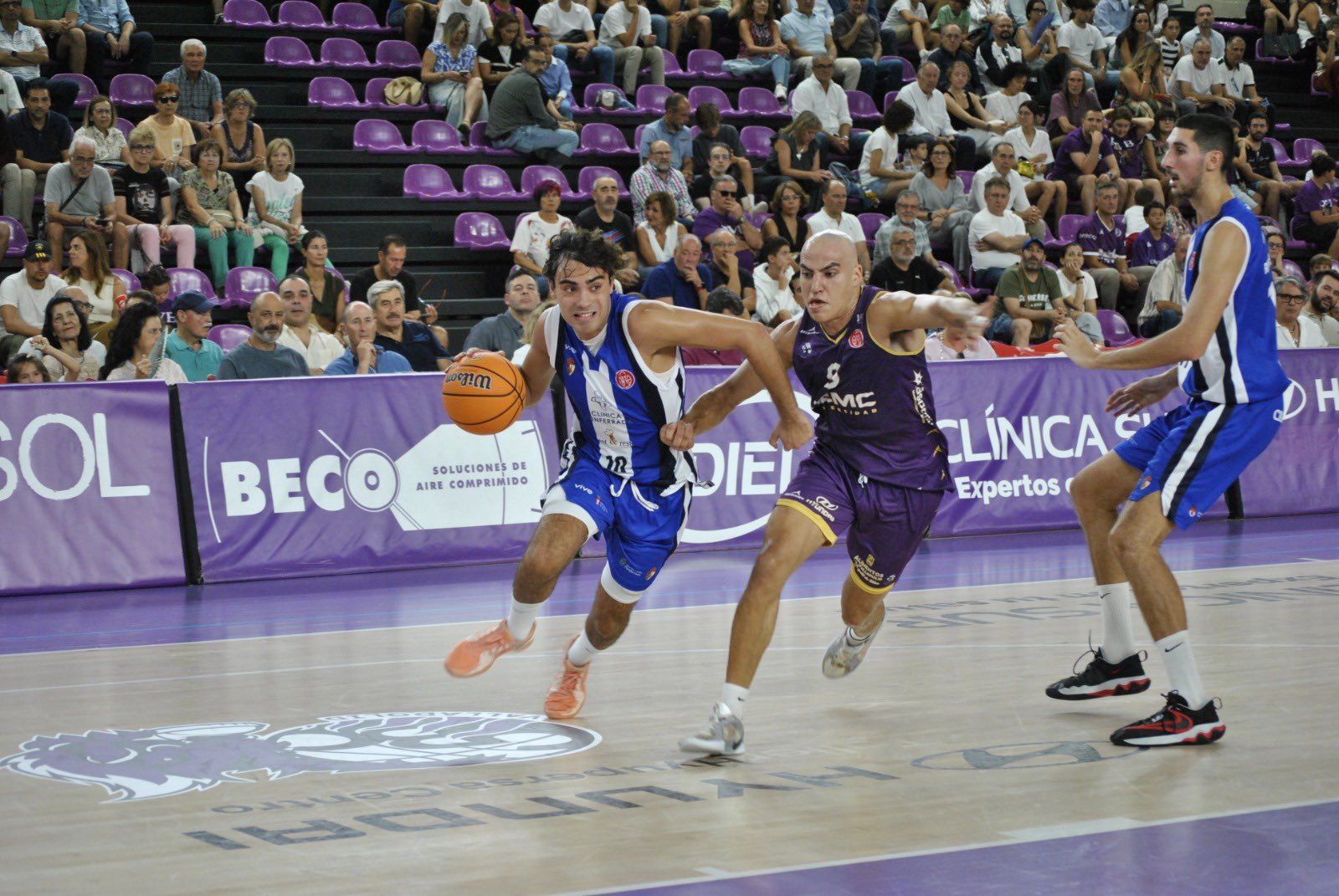 El Clínica Ponferrada cayó sobre la bocina y se la jugará en el último partido en casa, el derbi. CPSDP